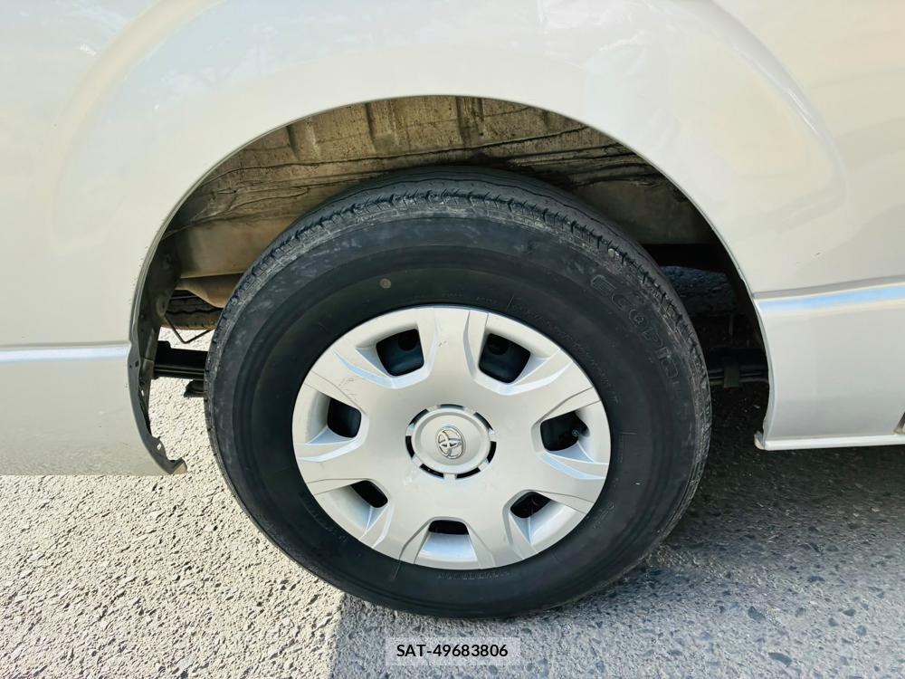 Toyota HIACE VAN 2019-04 8083200-27