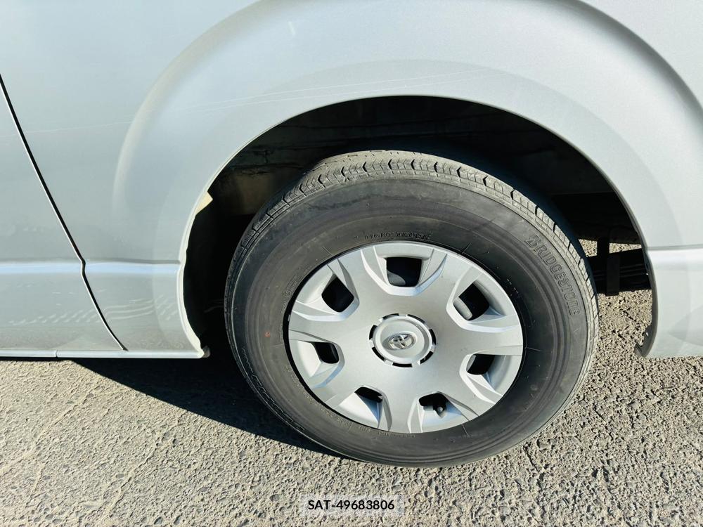 Toyota HIACE VAN 2019-04 8083200-30