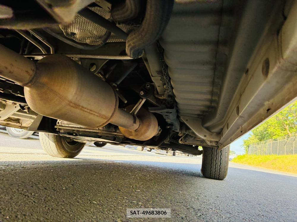 Toyota HIACE VAN 2019-04 8083200-37