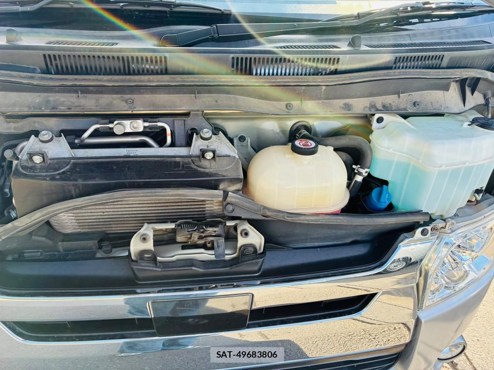 Toyota HIACE VAN 2019-04 8083200-38