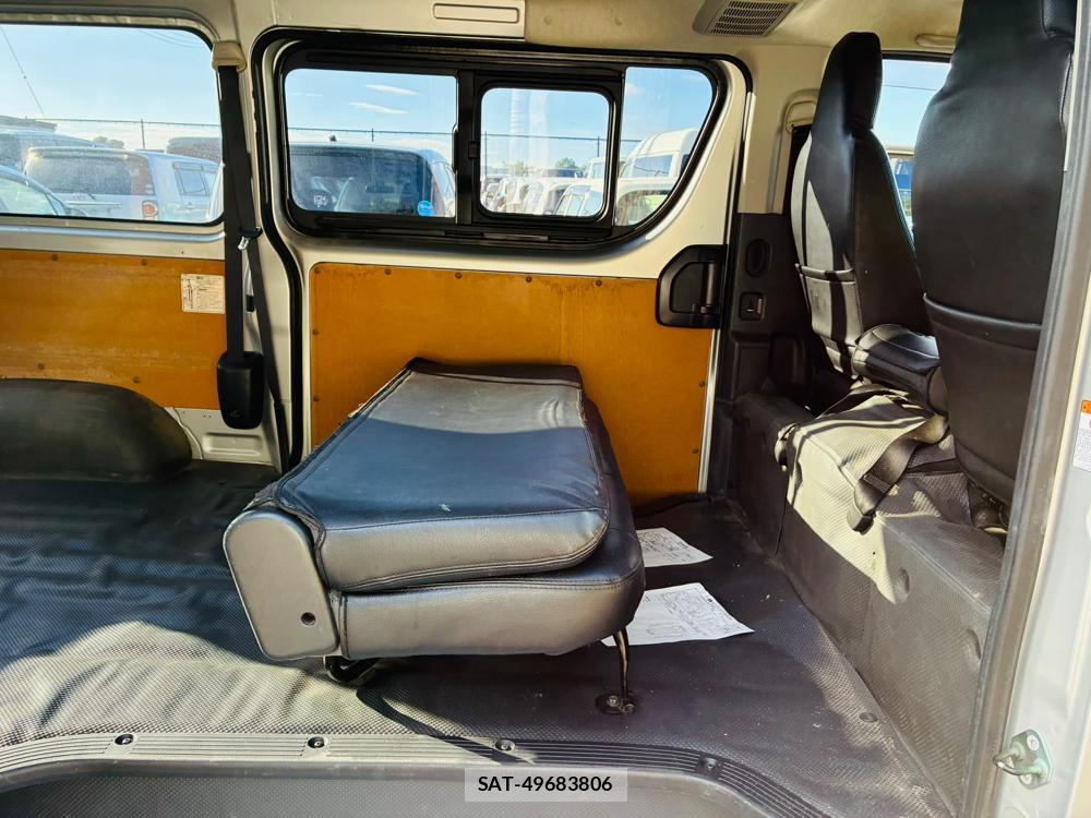 Toyota HIACE VAN 2019-04 8083200-8