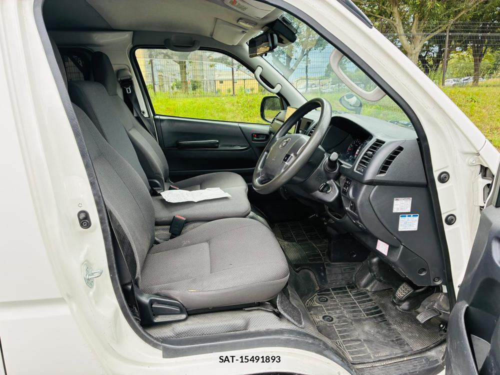 Toyota HIACE VAN 2019-02 8352567-11