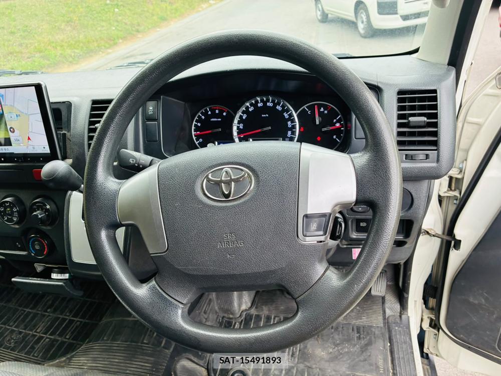 Toyota HIACE VAN 2019-02 8352567-14