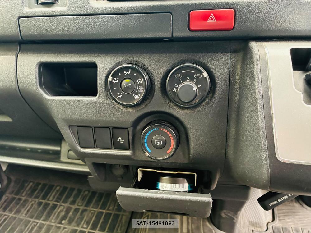 Toyota HIACE VAN 2019-02 8352567-18