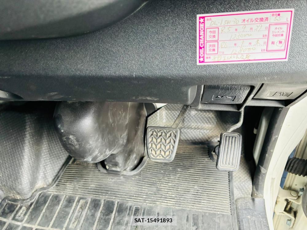 Toyota HIACE VAN 2019-02 8352567-22
