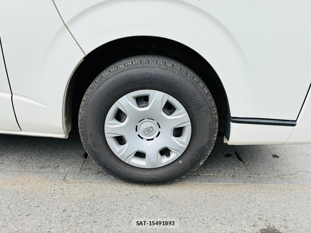 Toyota HIACE VAN 2019-02 8352567-28