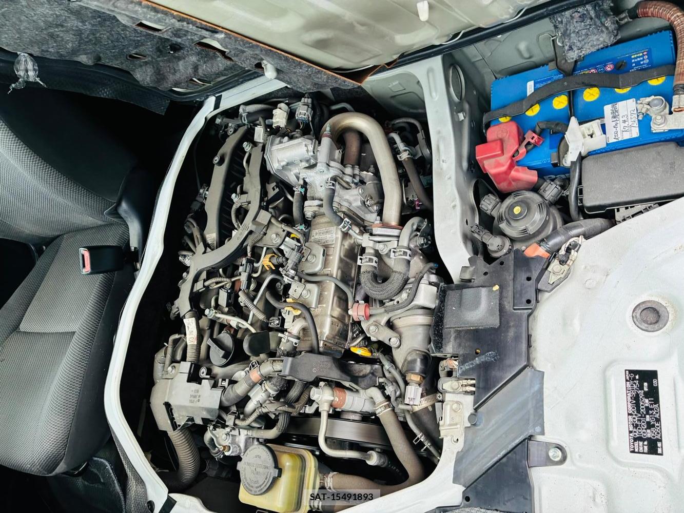 Toyota HIACE VAN 2019-02 8352567-38