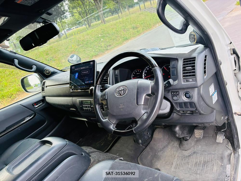 Toyota HIACE VAN 2019-09 8351698-11