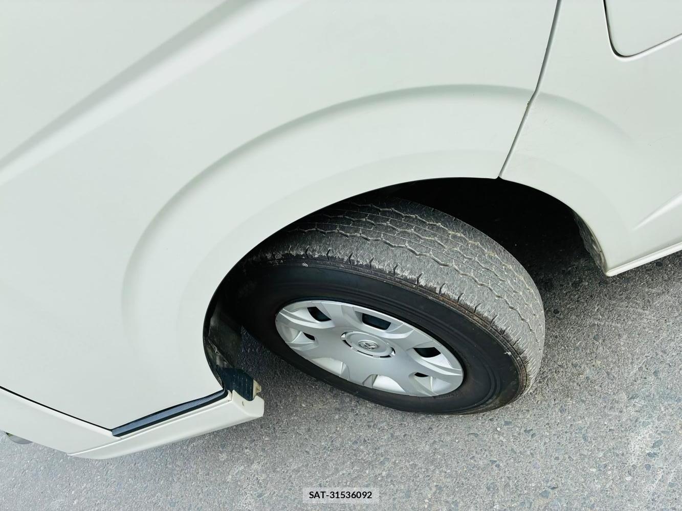 Toyota HIACE VAN 2019-09 8351698-31