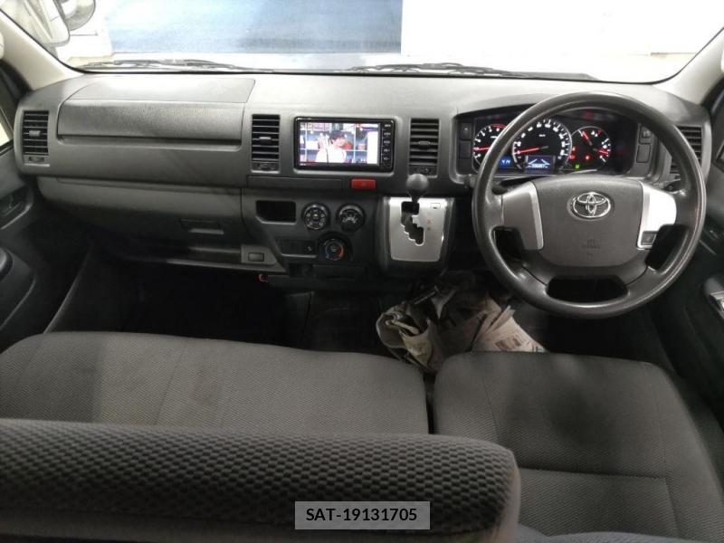 Toyota HIACE VAN 2019-06 8673023-4