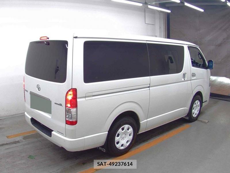 Toyota HIACE VAN 2022-08 8673964-1