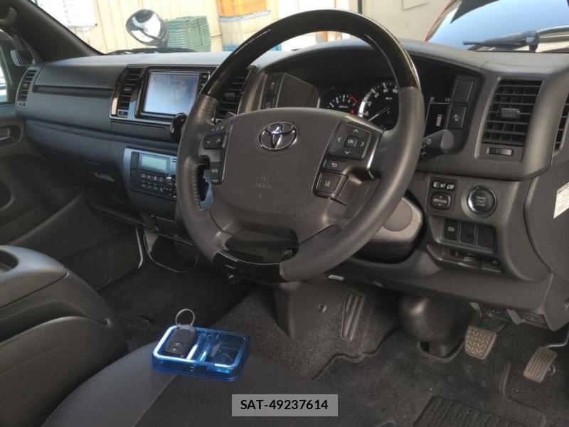 Toyota HIACE VAN 2022-08 8673964-4