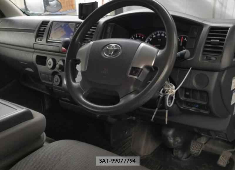 Toyota HIACE VAN 2019-07 8684456-4