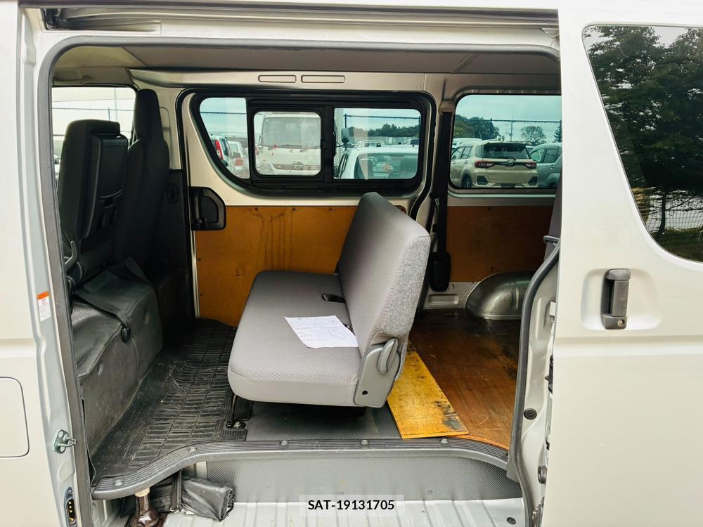 Toyota HIACE VAN 2019-06 8673023-9