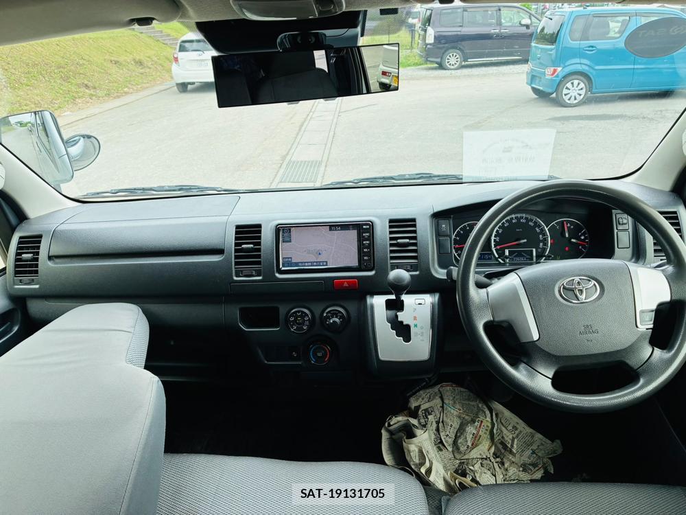 Toyota HIACE VAN 2019-06 8673023-12