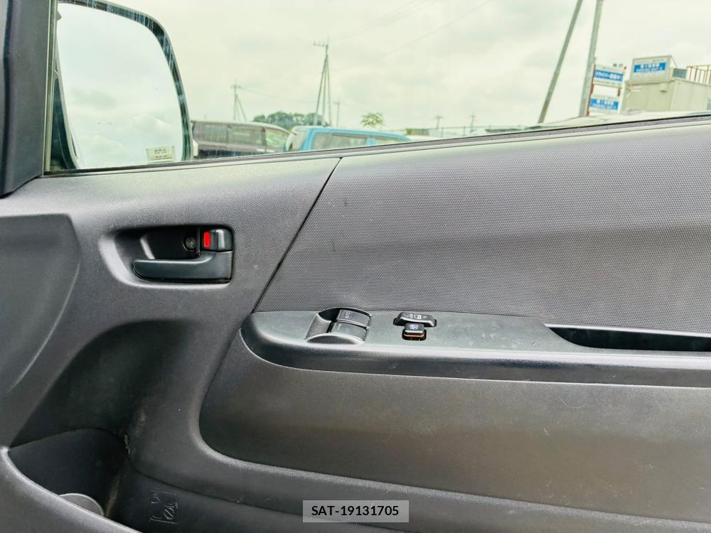 Toyota HIACE VAN 2019-06 8673023-20