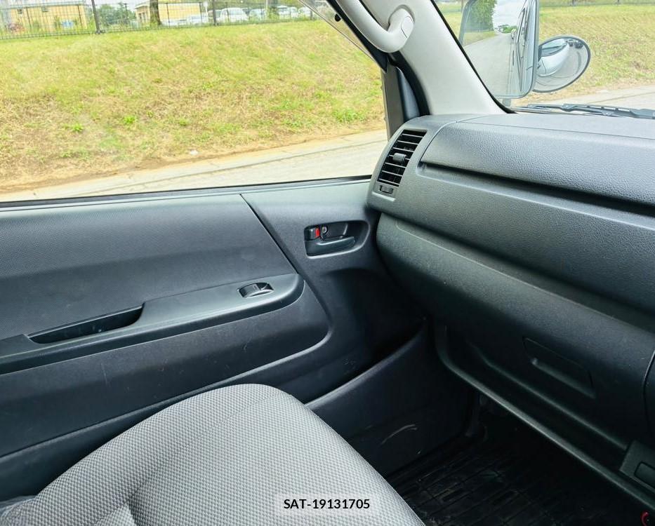Toyota HIACE VAN 2019-06 8673023-21
