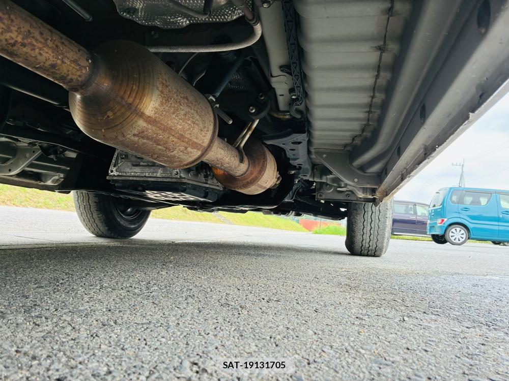 Toyota HIACE VAN 2019-06 8673023-35