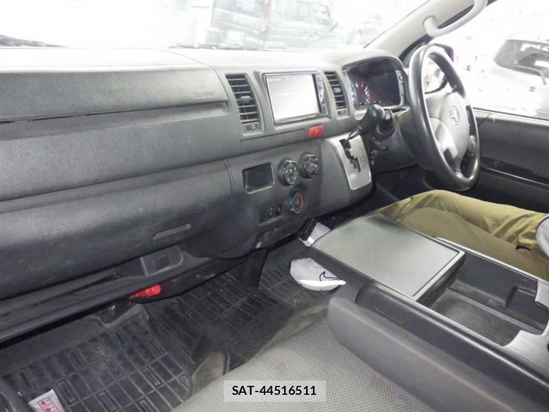 Toyota HIACE VAN 2019-19 899033-4