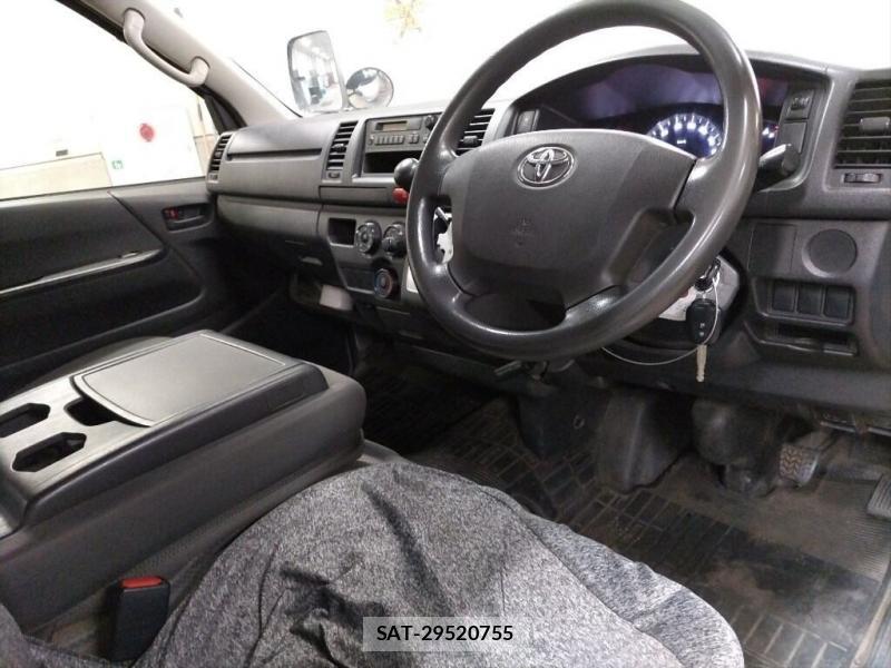 Toyota HIACE VAN 2019-11 7632869-4