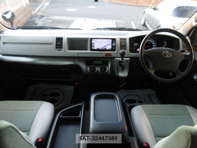 Toyota HIACE WAGON 2010-12 689375-18