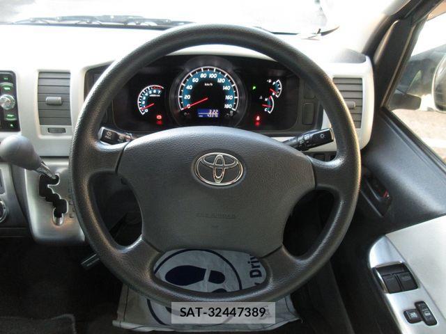 Toyota HIACE WAGON 2010-12 689375-19
