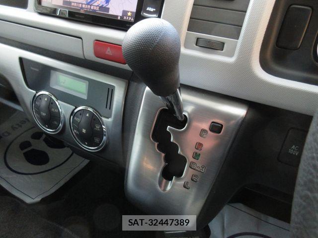 Toyota HIACE WAGON 2010-12 689375-21