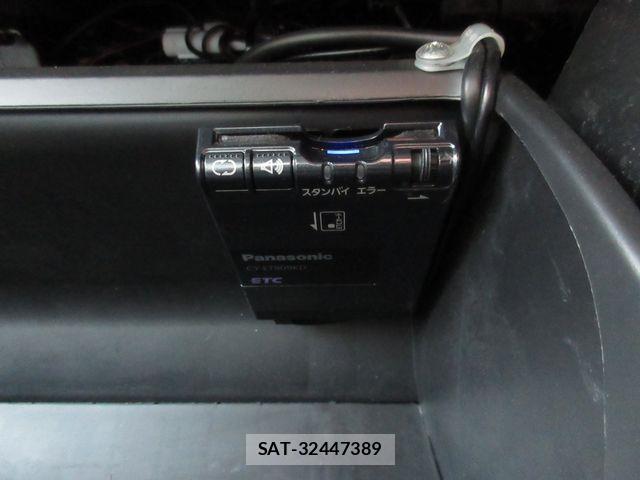 Toyota HIACE WAGON 2010-12 689375-24