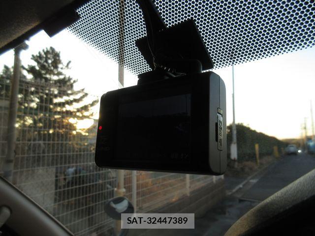 Toyota HIACE WAGON 2010-12 689375-25