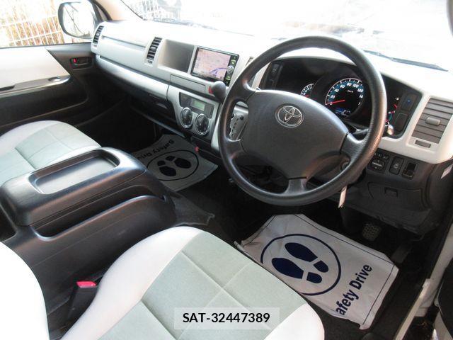 Toyota HIACE WAGON 2010-12 689375-6