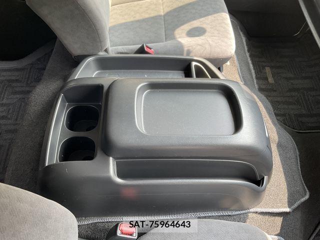 Toyota HIACE WAGON 2019-03 1221718-10