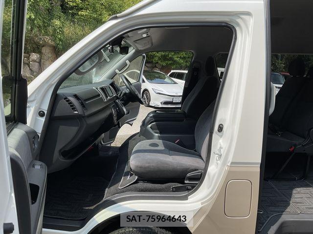 Toyota HIACE WAGON 2019-03 1221718-11