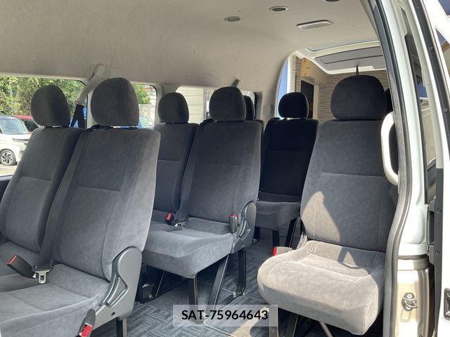 Toyota HIACE WAGON 2019-03 1221718-14