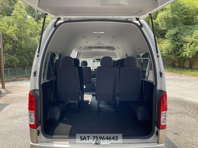 Toyota HIACE WAGON 2019-03 1221718-16