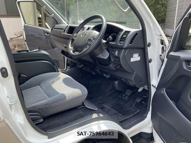 Toyota HIACE WAGON 2019-03 1221718-1