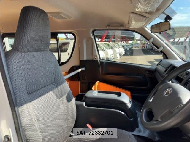 Toyota HIACE WAGON 2019-04 1319573-18