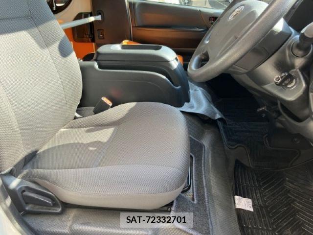 Toyota HIACE WAGON 2019-04 1319573-19