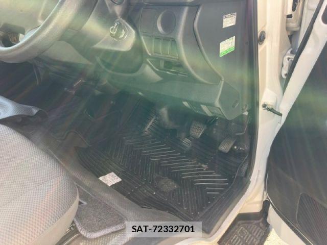 Toyota HIACE WAGON 2019-04 1319573-20