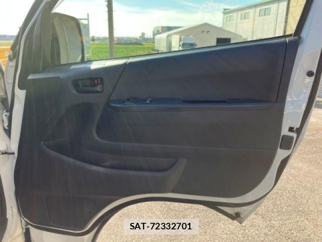 Toyota HIACE WAGON 2019-04 1319573-21