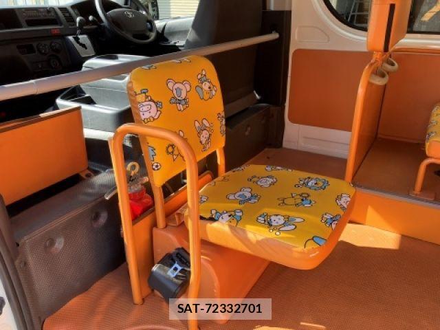 Toyota HIACE WAGON 2019-04 1319573-24