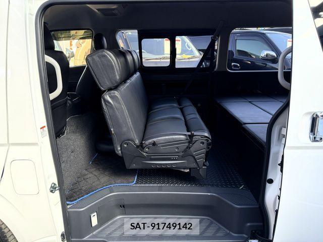 Toyota HIACE WAGON 2015-09 4593461-21