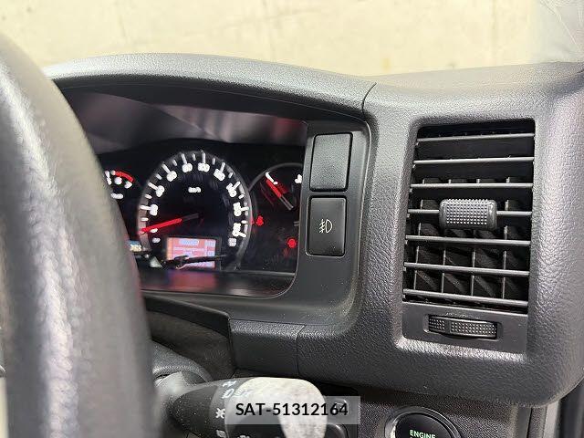 Toyota HIACE WAGON 2017-04 4945109-13