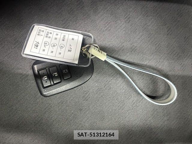 Toyota HIACE WAGON 2017-04 4945109-16