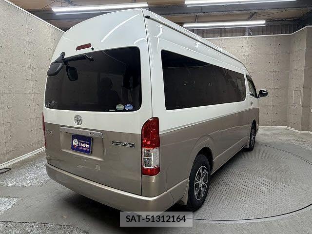 Toyota HIACE WAGON 2017-04 4945109-2