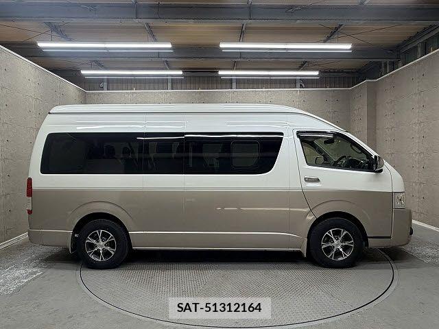 Toyota HIACE WAGON 2017-04 4945109-4