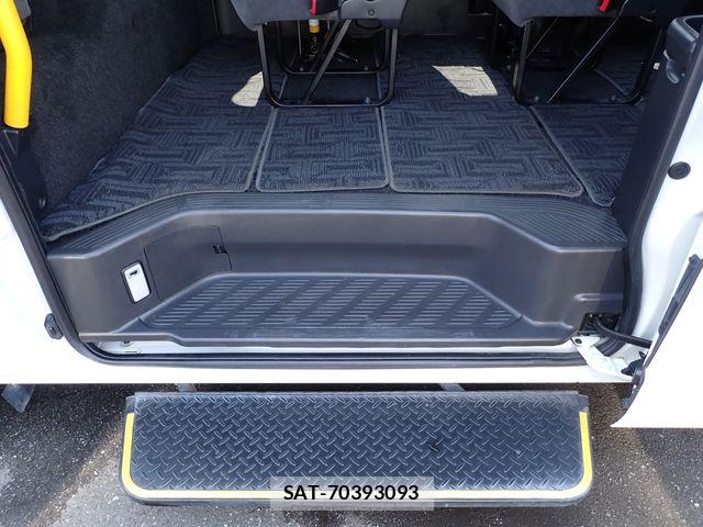 Toyota HIACE WAGON 2017-02 5869028-5
