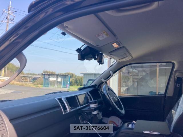 Toyota HIACE WAGON 2023-11 6215350-13