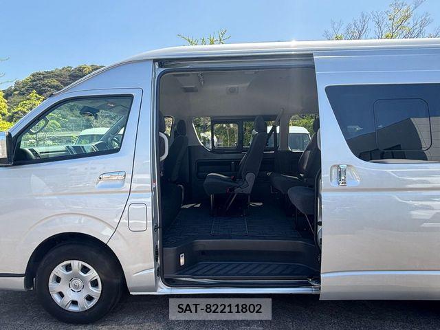 Toyota HIACE WAGON 2023-04 6498310-10