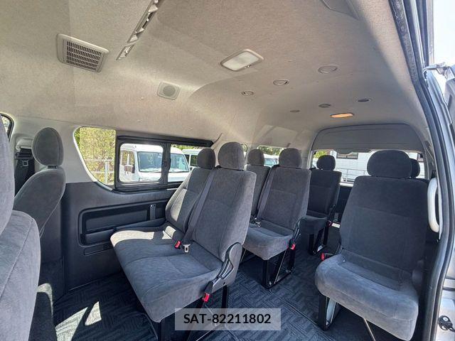 Toyota HIACE WAGON 2023-04 6498310-11