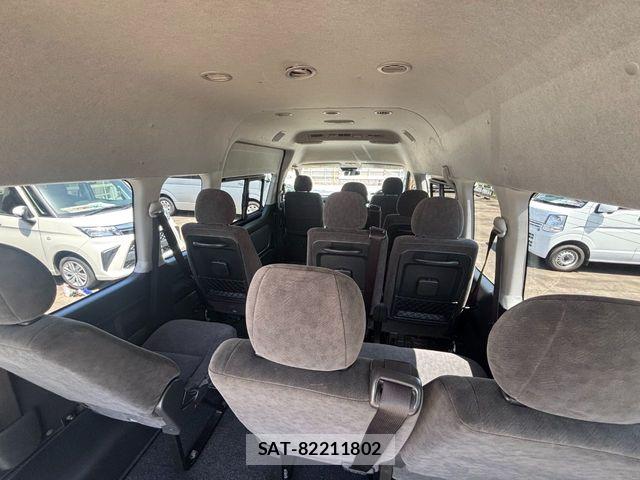 Toyota HIACE WAGON 2023-04 6498310-13